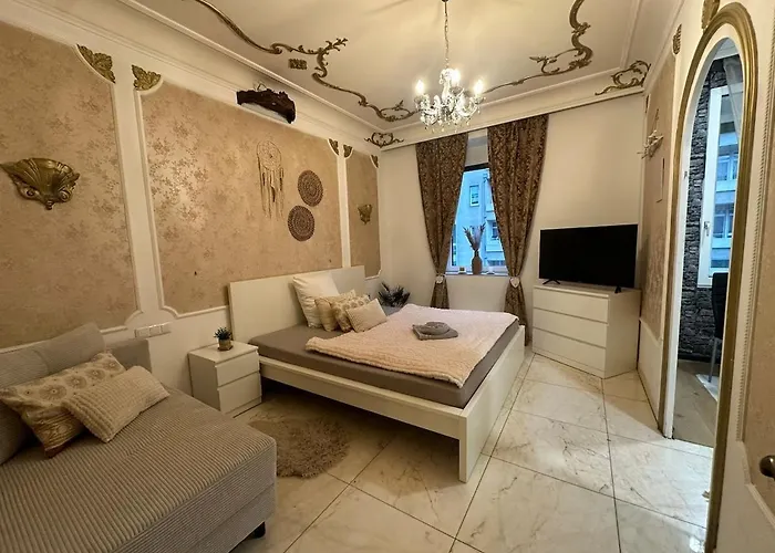 Honor - Extravagance Linz